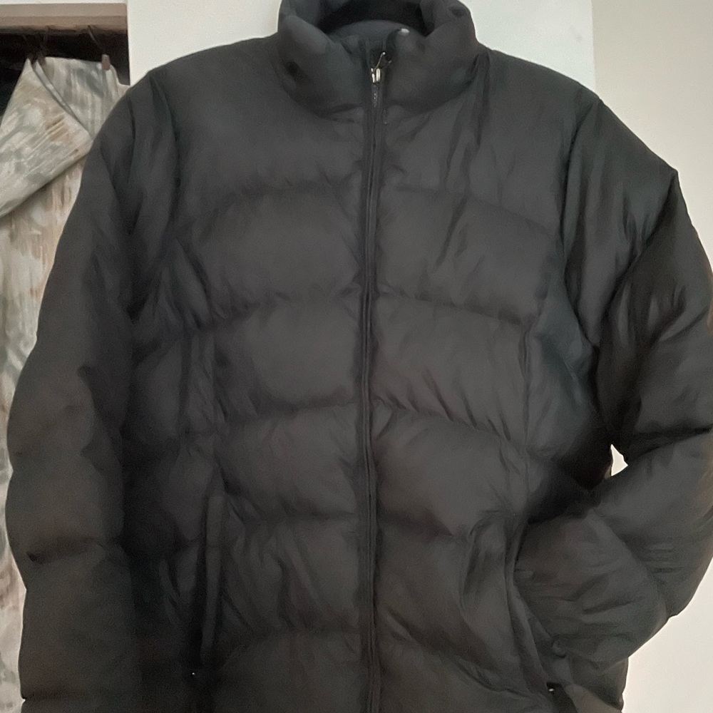 Like new LL Bean Women’s winter puffer coat black EUC medium